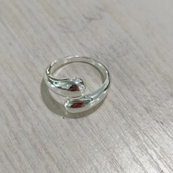 Stamped 925 Sterling Silver Free Form Open Teardrop Sizeable Ring Waterd… - Picture 4 of 5